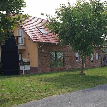 Ferienwohnung Am Muehlstein 뤼벤 외부 사진