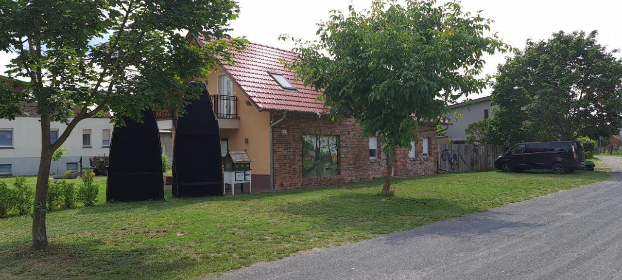 Ferienwohnung Am Muehlstein 뤼벤 외부 사진
