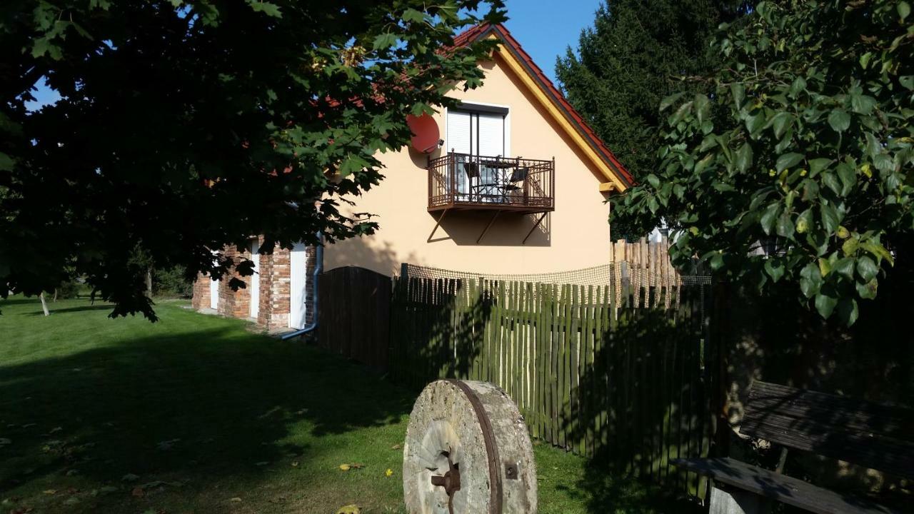 Ferienwohnung Am Muehlstein 뤼벤 외부 사진
